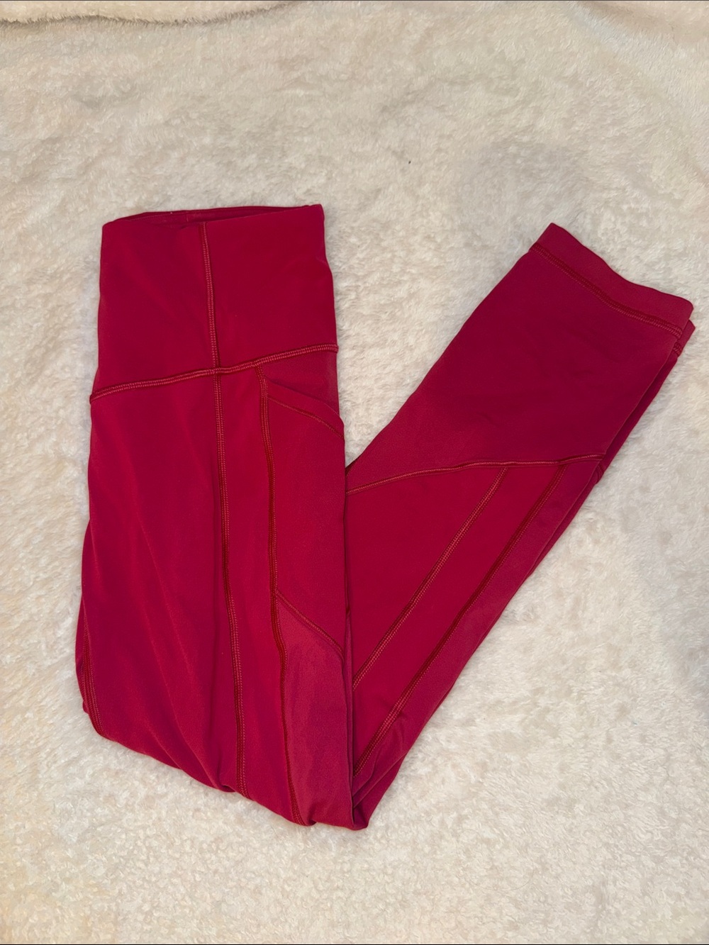 Lululemon leggings in Raspberry Pink